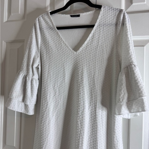 Gracyoga Women’s White Textured Dot Shift Dress with Bell Sleeves - Size Small - Picture 3 of 8